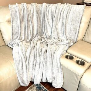 Berkshire Super Soft Queen Blanket Snowy Gray 82 W X 92 L
